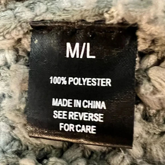 Camille & Coco Olive Green Super Soft Shredded‎ V Neck Sweater. Size M/L. - Picture 9 of 9